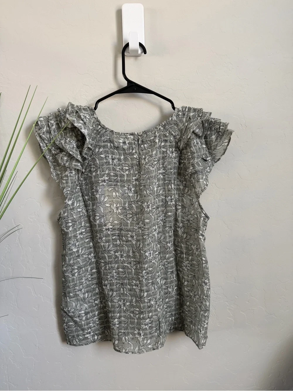 NWT Nation LTD Gray Floral Cotton Gauze Flutter Sleeve Top Medium - Picture 2 of 8